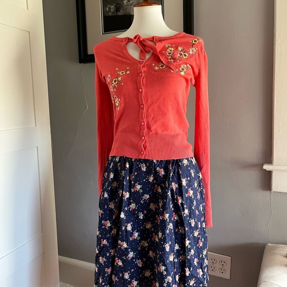 Retro mod outfit Coral sweater cardigan blue skirt outfit